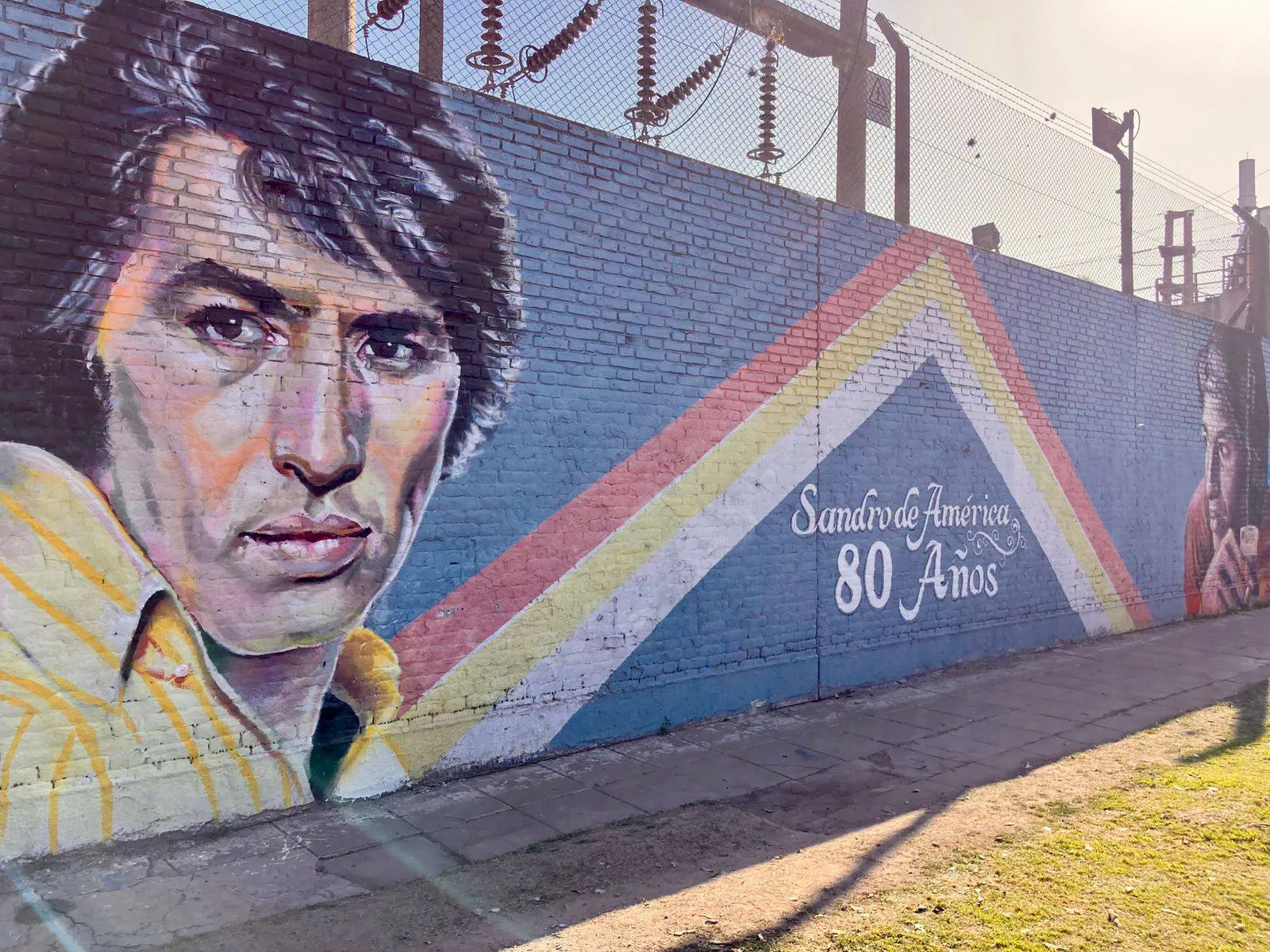 Almirante Brown homenajeó a Sandro en el 80° aniversario de su nacimiento