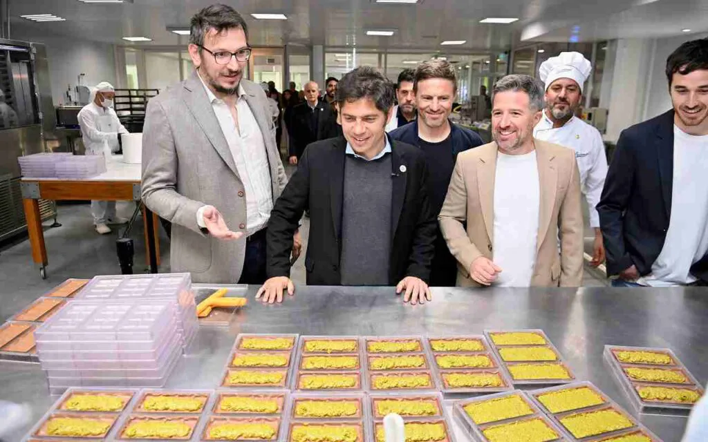 Kicillof-recorrio-fabricas-en-el-Parque-Industrial-de-Mar-del-Plata-08-1024x640