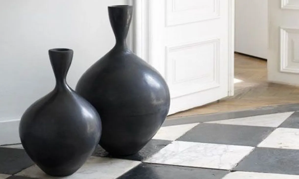 jarrones-de-ceramica-negra_732_1296