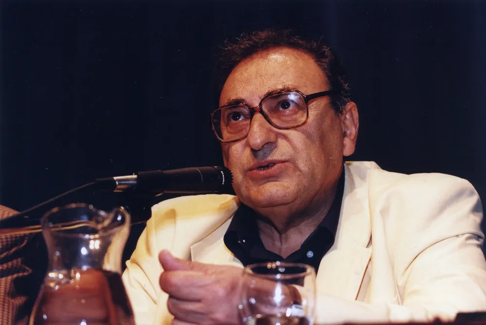 28.6 Juan_José_Saer_003