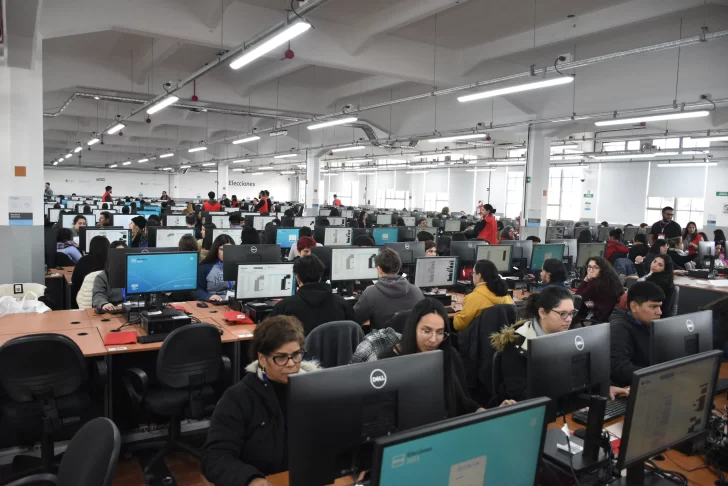 ELECCIONES-2023-CENTRO-DE-COMPUTO-D2039JD203D-728x486