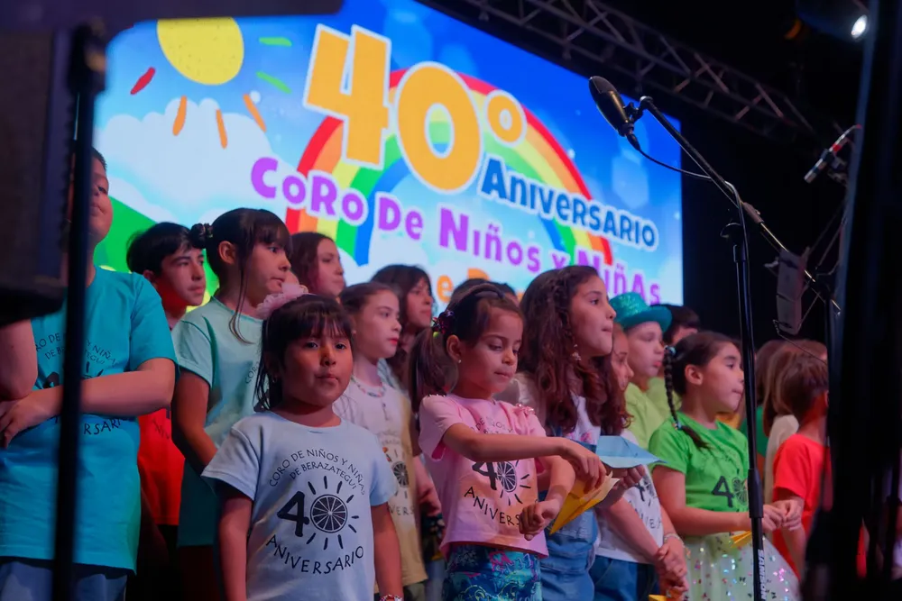 El Coro Municipal de Niños y Niñas festejó sus 40 años con un gran concierto (2)