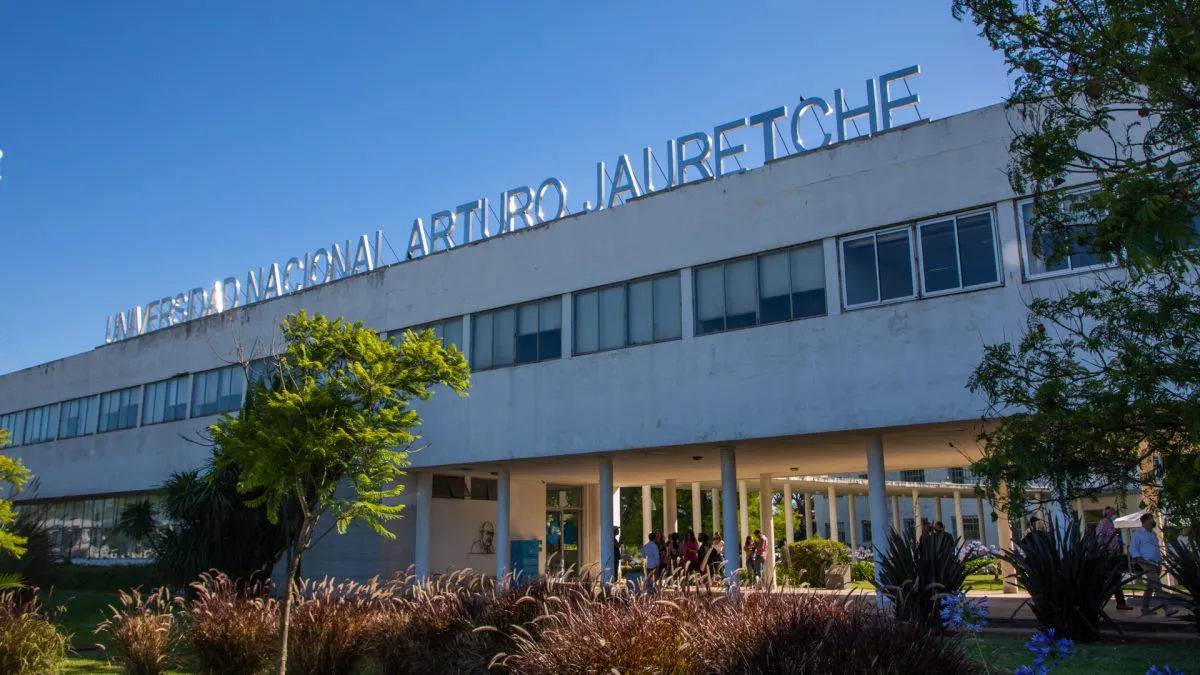 MUSSI-PARTICIPO-DEL-ACTO-DE-ASUNCION-DE-LAS-NUEVAS-AUTORIDADES-DE-LA-UNIVERSIDAD-ARTURO-JAURETCHE-1-1200x675