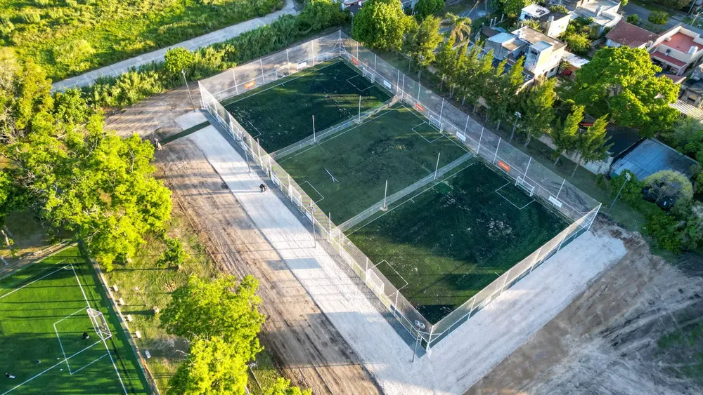 M_ussi inauguró tres nuevas canchas de césped sintético en el Club Municipal Maltería