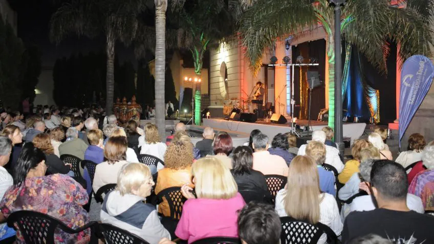 MÚSICA EN LOS JARDINES