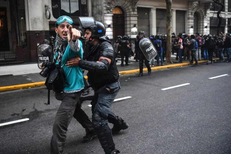 2025-Represion-a-la-prensa-en-Argentina-Recopilacion-SiPreBA-3jpg-768x512