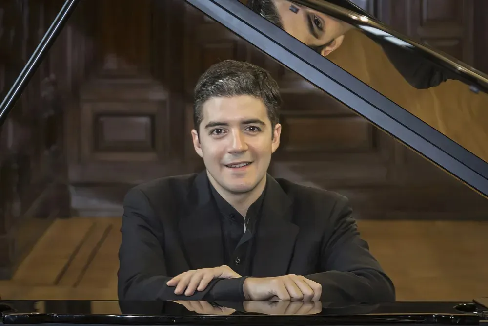 un-destacado-pianista-interpreta