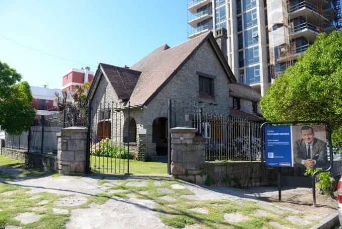 Casa Mariano Mores