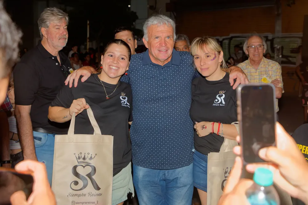 “La Noche de Berazategui” un éxito multitudinario que impulsó el consumo local (5)