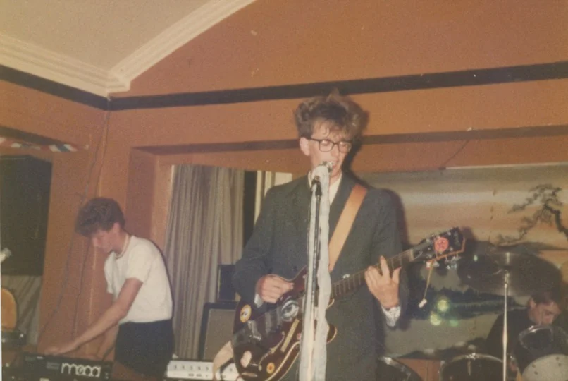 PULP ¿QUÉ HARÍAS POR UNA CANCIÓN MÁS__MUBI_BAJA 3