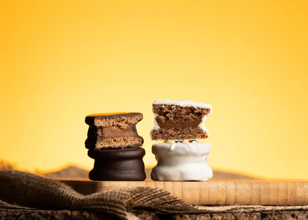 alfajor negro y blanco