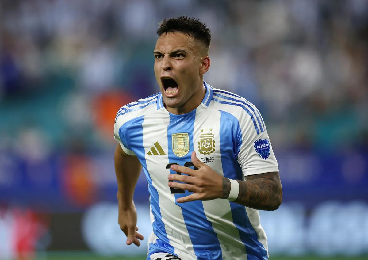 2024-06-30T011029Z_1221042654_UP1EK6U039EG6_RTRMADP_3_SOCCER-COPA-ARG-PER-REPORT