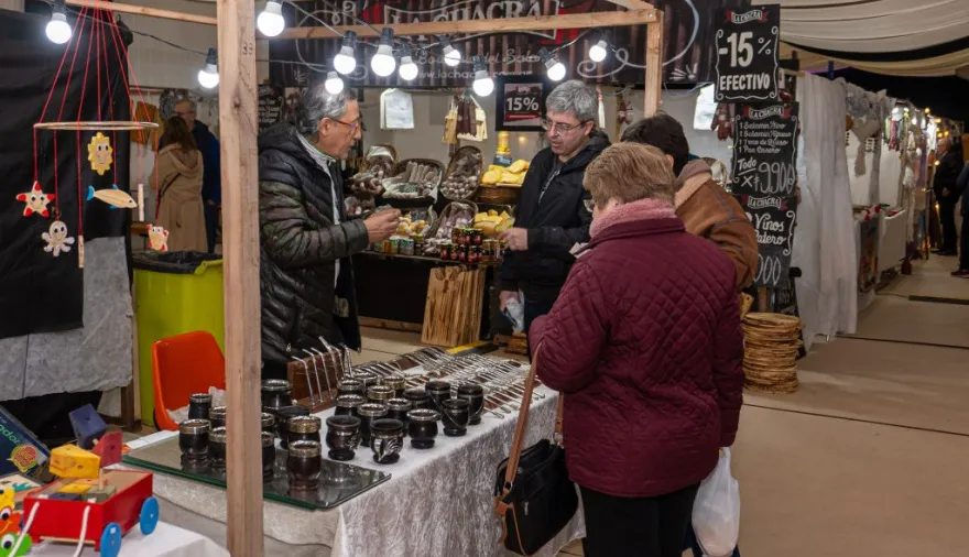 20250814142040_20250813151046-feria-de-artesanos-tres-arroyos