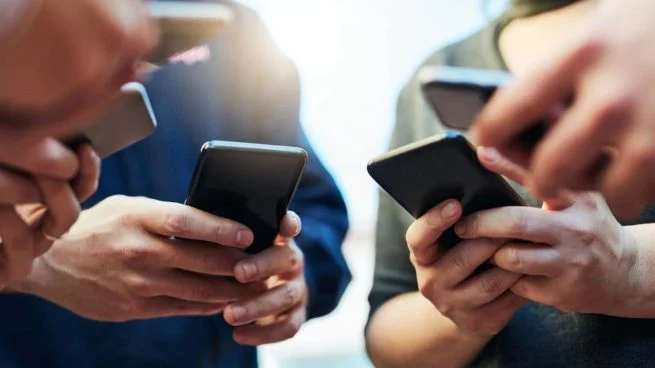 cuantas-personas-usan-las-redes-sociales-en-el-mundo-el-numero-es-asombroso-655x368