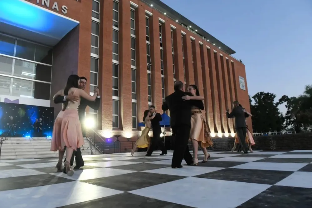 600965974_1198751572352667_1613754282488014719_n