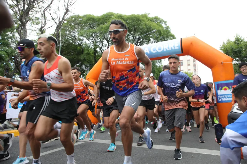 257-Mas-de-3-mil-vecinas-y-vecinos-presentes-en-la-ultima-carrera-del-ano-2