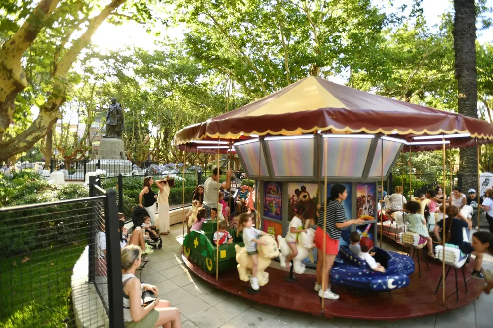 SM_Plaza_Vicente_López_y_Planes_4