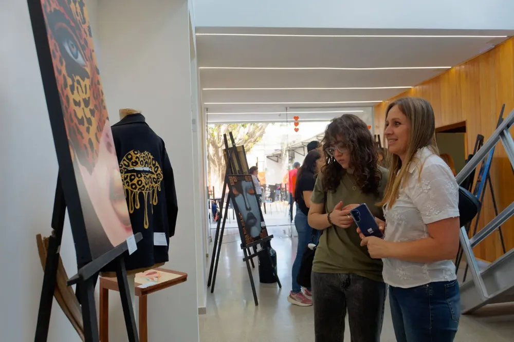 Se realizó la Muestra de Pintura Decorativa 1