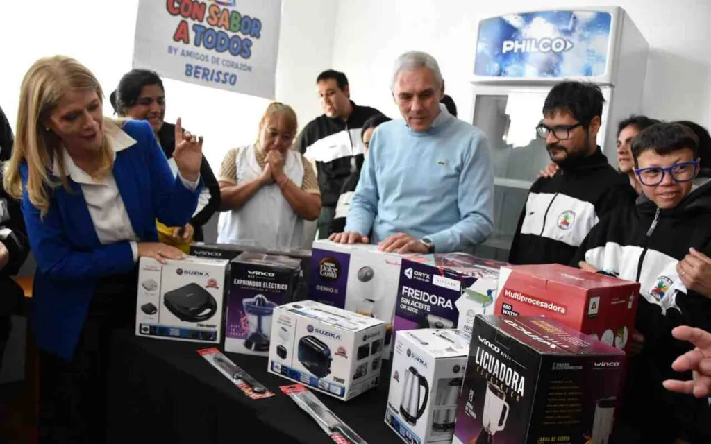 Cagliardi-y-Magario-en-el-cafe-de-Amigos-de-Corazon-01-1024x640