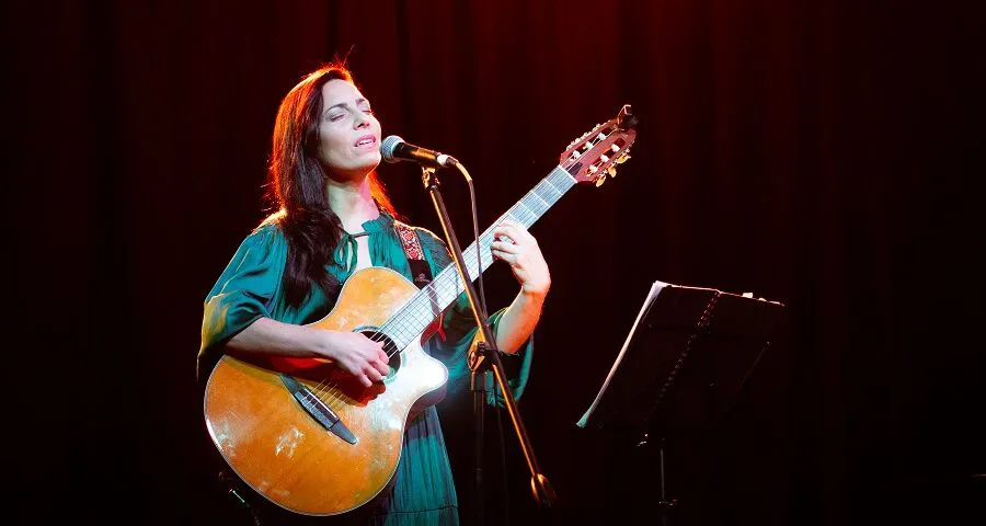 Loi-Sanguinetti_en-vivo-900x480