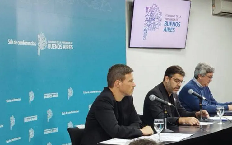 foto conferencia lunes 28