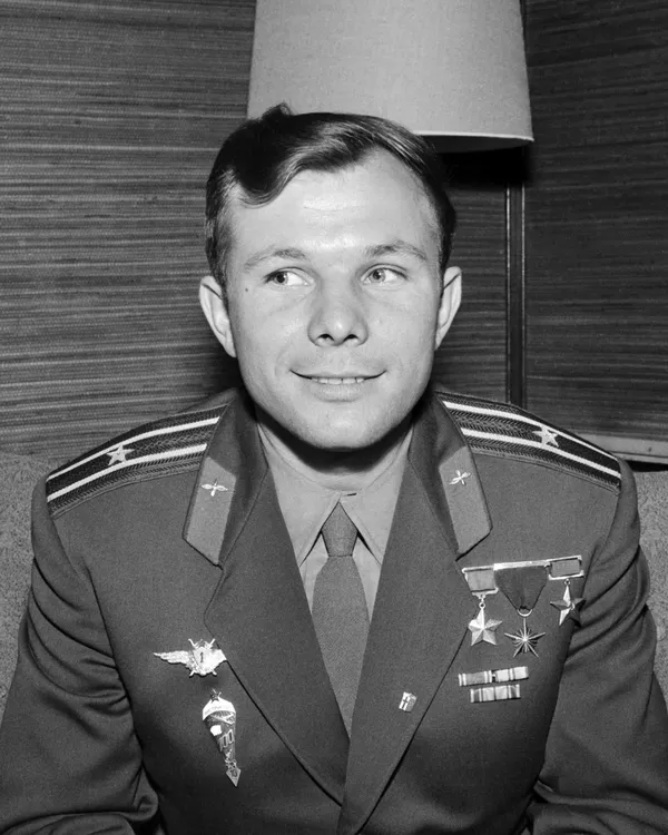 9.3 Yuri_Gagarin_(1961)_-_Restoration