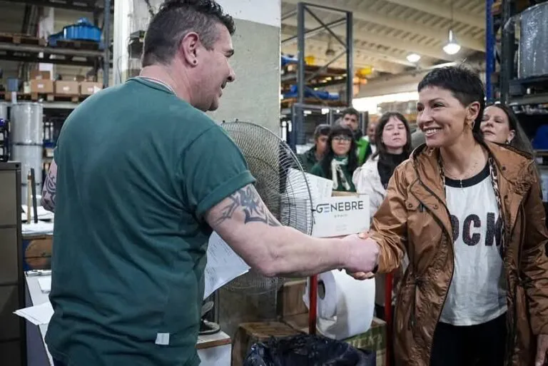 MAYRA-Y-CECI-SOLER-VISITARON-LA-EMPRESA-REPICKY-SA-Y-DIALOGARON-CON-SUS-DIRECTIVOS-Y-TRABAJADORES-4-768x513