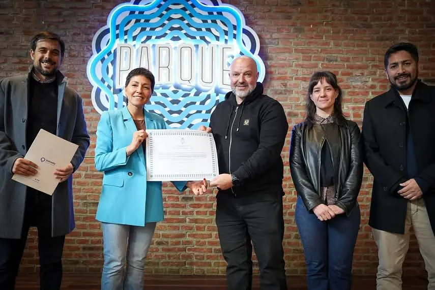 MAYRA-MANTUVO-UN-ENCUENTRO-CON-AUTORIDADES-DE-CERVECERIA-QUILMES-PARA-PROFUNDIZAR-EL-TRABAJO-EN-CONJUNTO-1