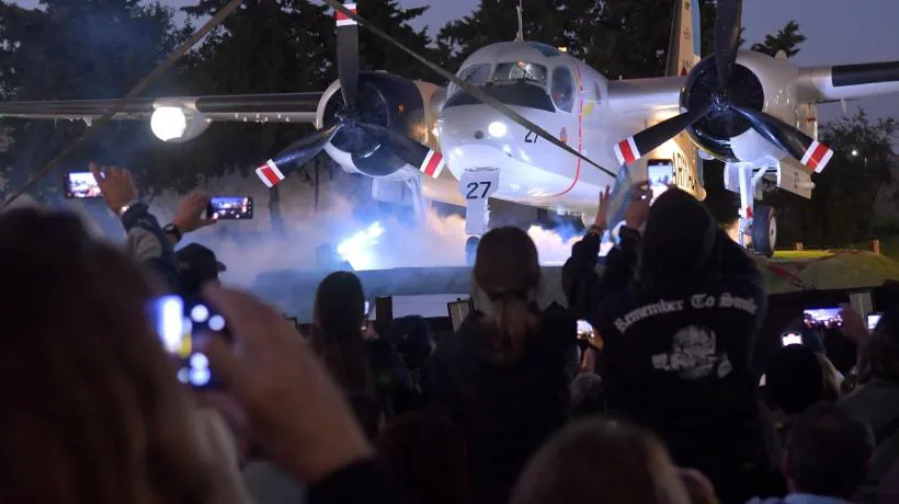 Avion-Grumman-Tracker-Inauguracion