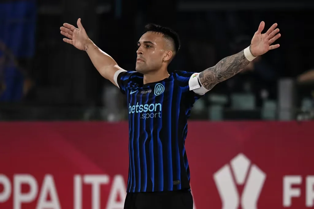 Lautaro-Martinez-of-FC-Internazionale-celebrates-his-goal-during-the-Coppa-Italia-Final-match-betwee
