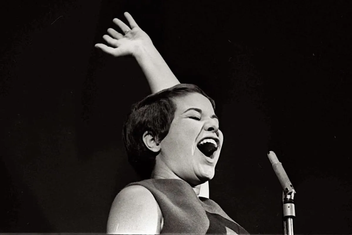 19.1 Elis Regina Carvalho Costa