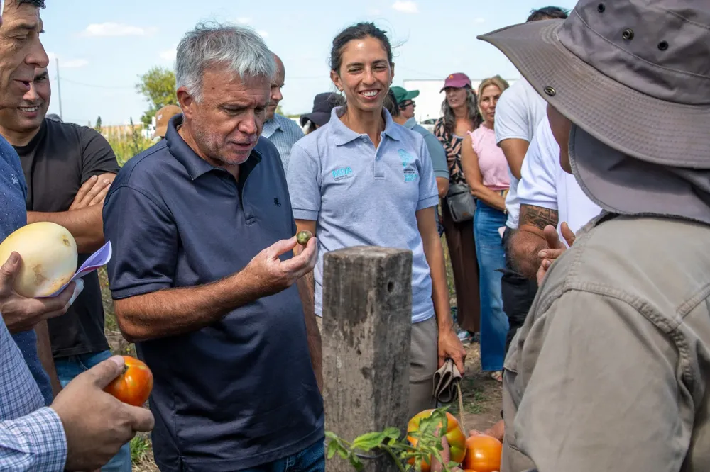 Carlos Balor y el ministro Javier Rodríguez visitaron la Chacra Experimental El Pato 4