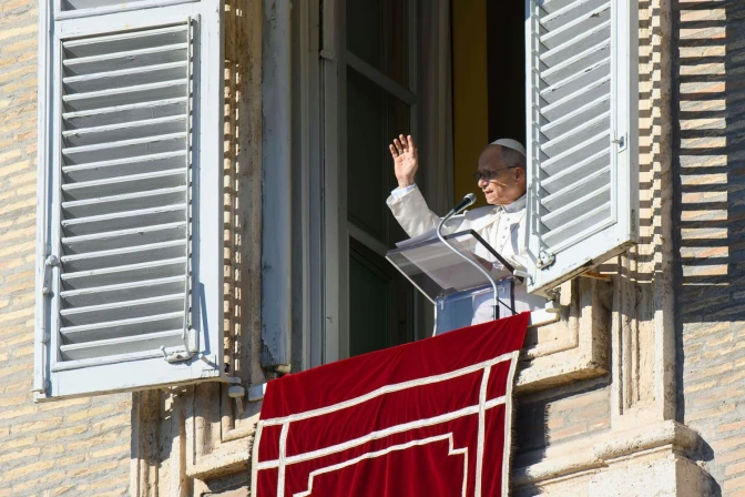 El Papa se asomó como cada domingo al balcón del Palacio Apostólico del Vaticano | Crédito: Vatican Media