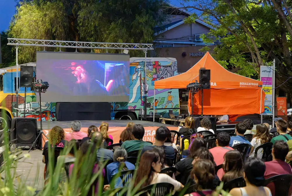 Exitosas jornadas del Festival Nacional “Cine Bajo la Luna” (5)