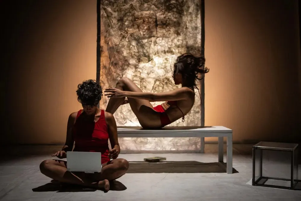 la-obra-teatral-vertiginosa-de-s