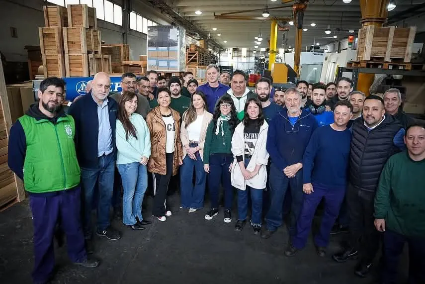MAYRA-Y-CECI-SOLER-VISITARON-LA-EMPRESA-REPICKY-SA-Y-DIALOGARON-CON-SUS-DIRECTIVOS-Y-TRABAJADORES-1