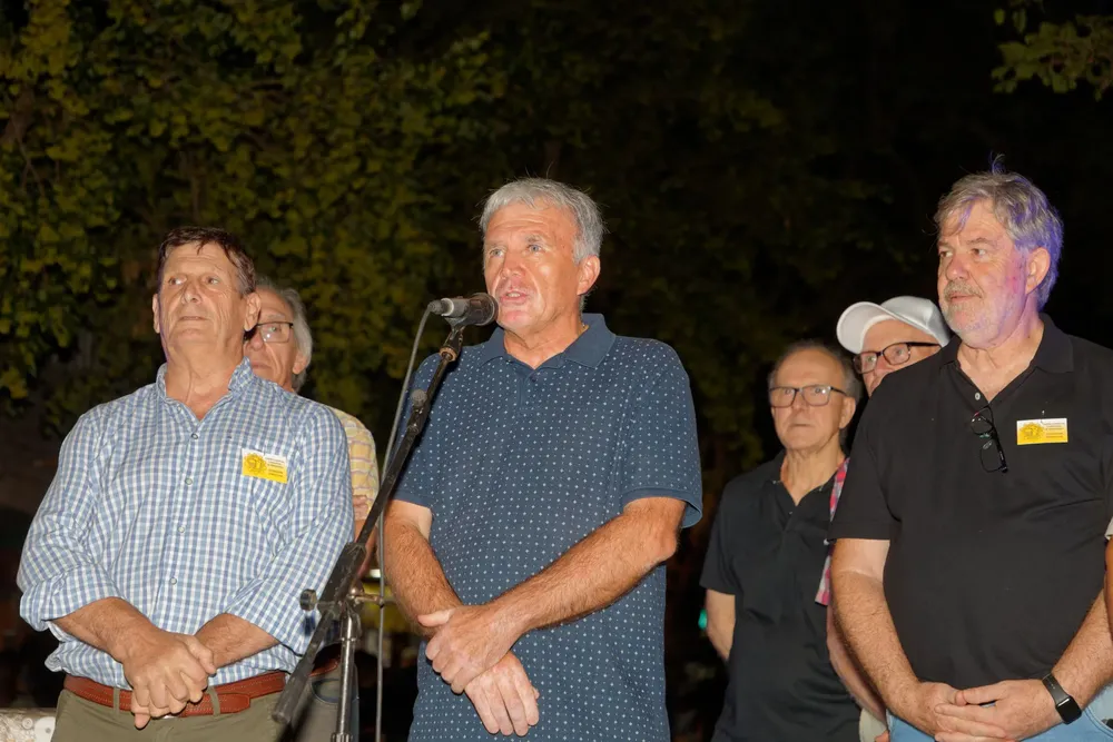 “La Noche de Berazategui” un éxito multitudinario que impulsó el consumo local (4)