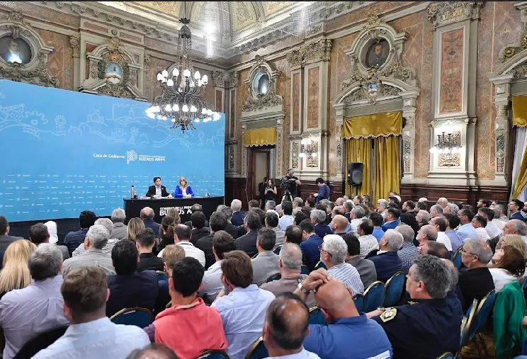 KICILLOF SALON DORADO