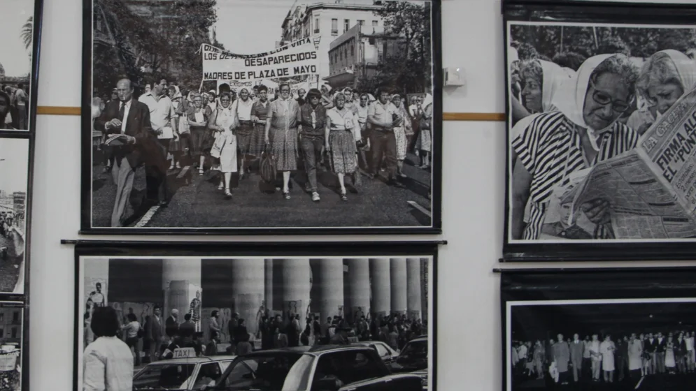 muestra fotográfica “Madres de Plaza de Mayo y la Resistencia Popular”