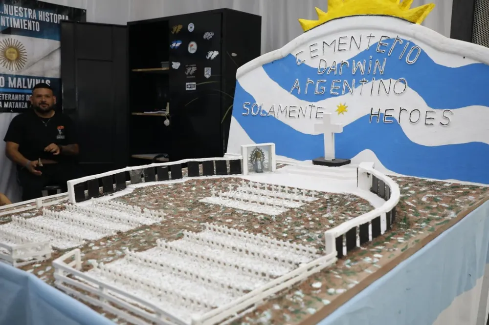 058-El-Museo-Itinerante-de-Malvinas-llega-a-la-plaza-de-San-Justo-2-1536x1023