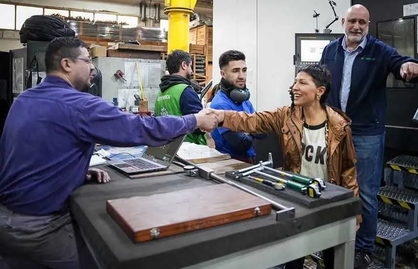 quilmes-mendoza-visita-empresa-bernal-oeste