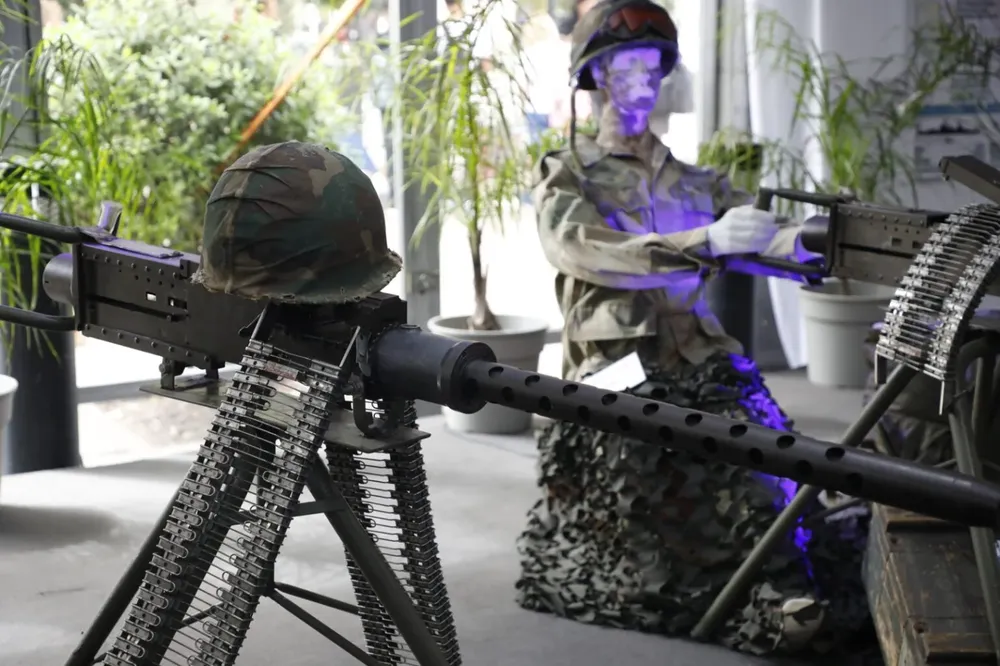 058-El-Museo-Itinerante-de-Malvinas-llega-a-la-plaza-de-San-Justo-3-1536x1023