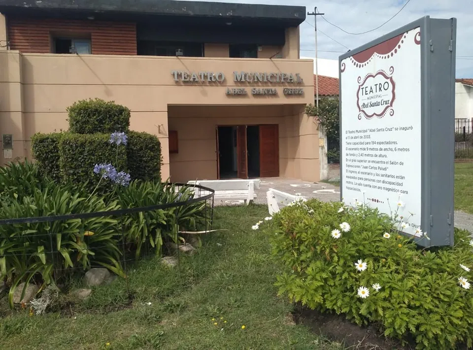 TEATRO-MUNICIPAL-ABEL-SANTA-CRUZ