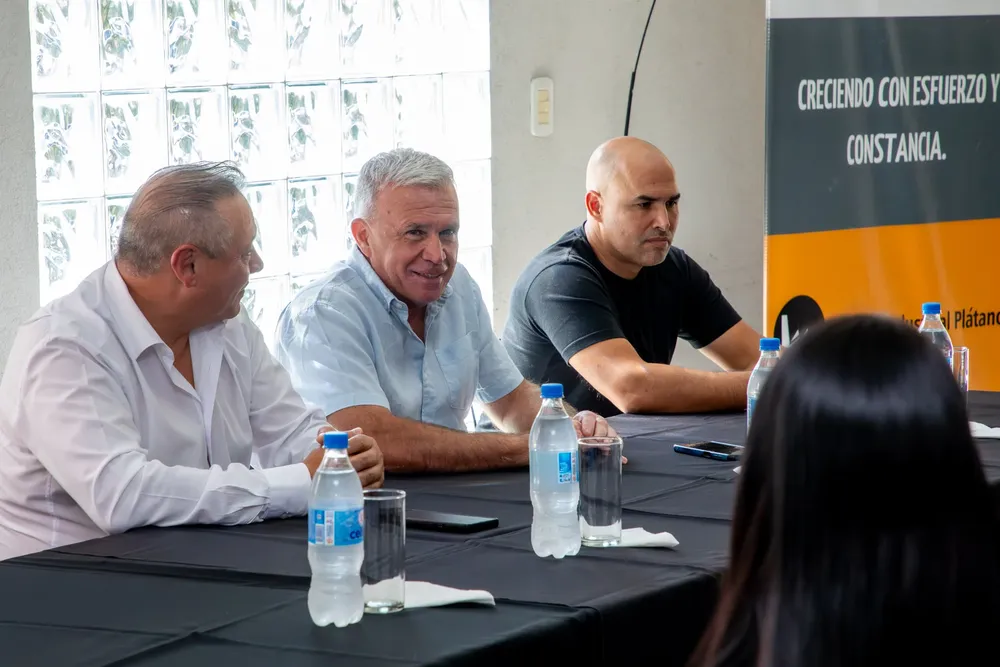 Carlos Balor se reunió con empresarios del Parque Industrial Plátanos (4)