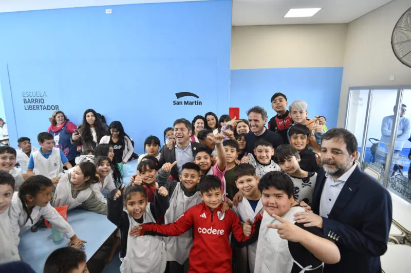 Kicillof-inauguro-la-Escuela-Secundaria-N°58-en-San-Martin4-scaled-e1757701943573